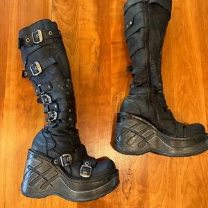 NEW ROCK WOMEN'S BOOTS - SIZE 09/40 : LIKE NEW